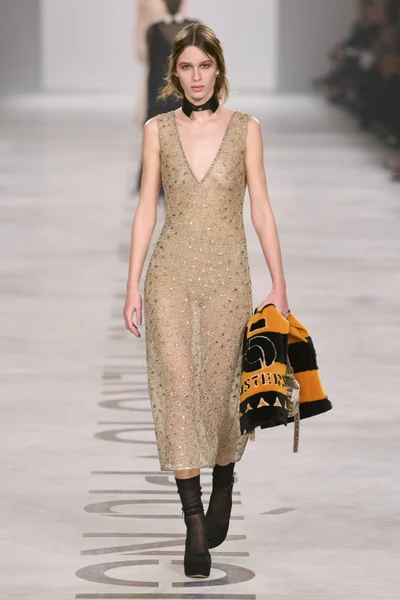 Look 64